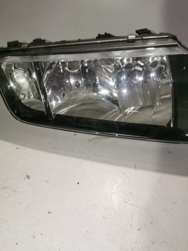 Első fényszóró SKODA FABIA I jobb