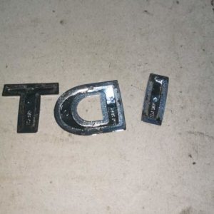 TDI Felirat piros i-vel