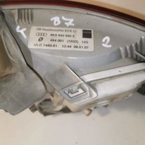 Hátsó lámpa AUDI A4 B7 kombi bal 8e9 945 095 e +