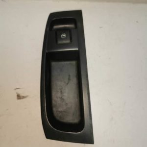 Ablakemelő kapcsoló kerettel VW FOX jobb 5z0 867 172