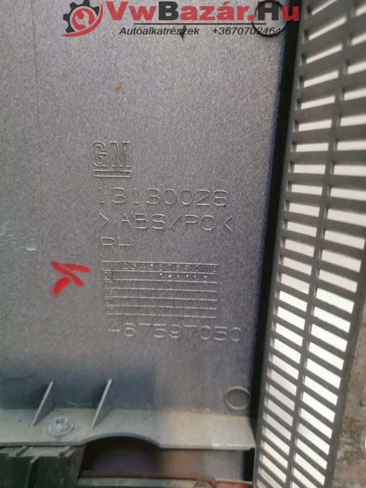 Hátsó lámpa alatti betét jobb OPEL MERIVA A 13130028