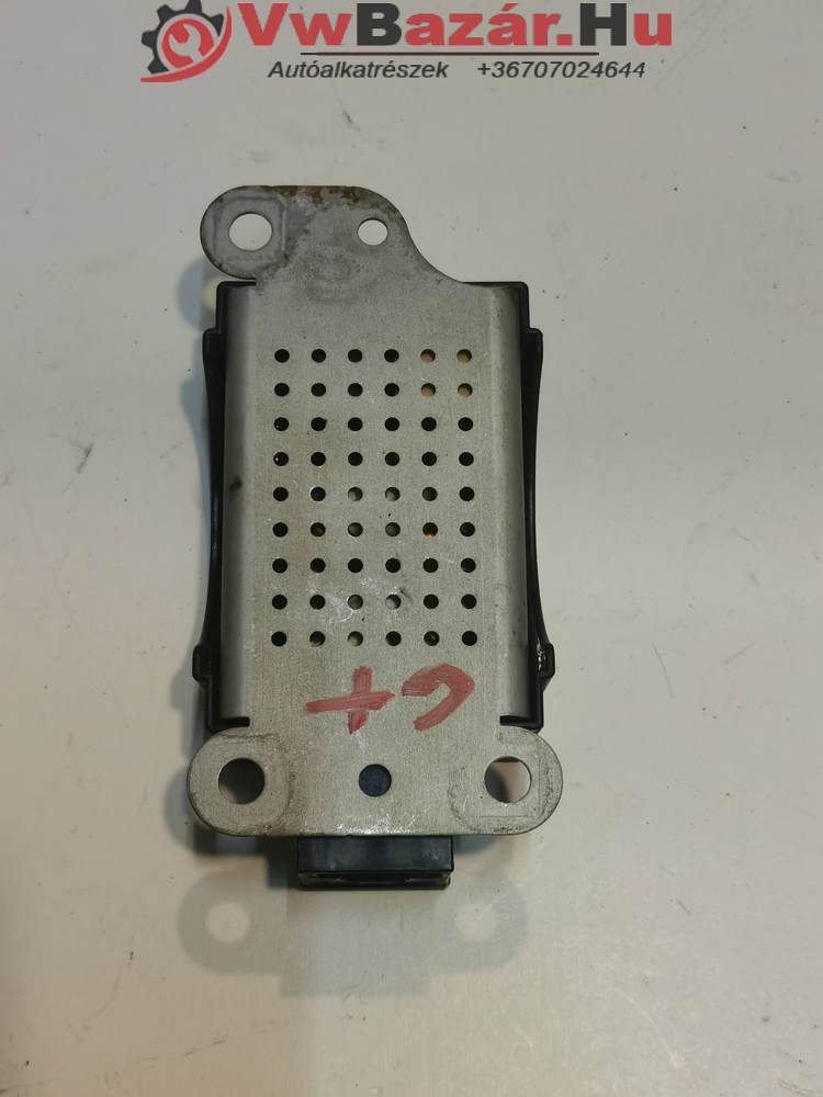 Rádió antenna erősítő GOLF V 5m0 035 570 b
