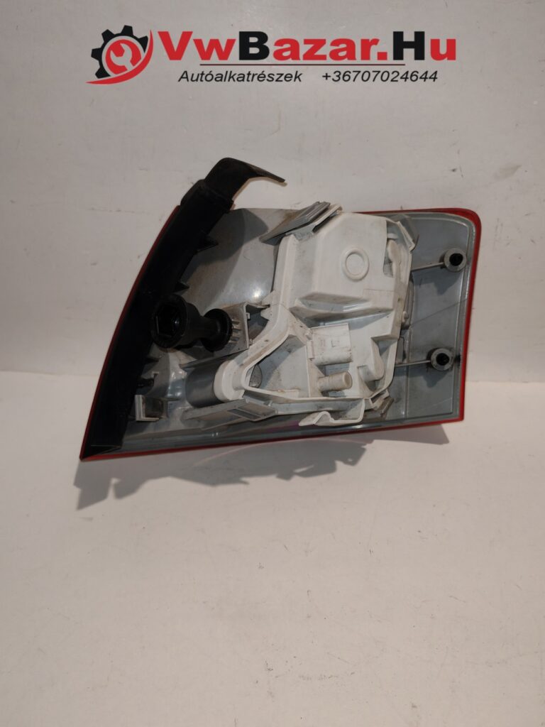 Hátsó lámpa bal AUDI A4 B7 8e9945095c