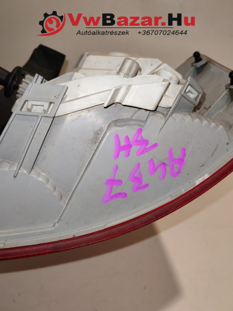 Hátsó lámpa bal AUDI A4 B7 8e9945095c