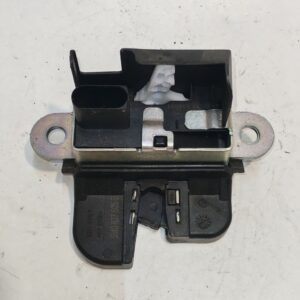 Csomagtérajtó zárszerkezet VW Golf + facelift 5m0827505e