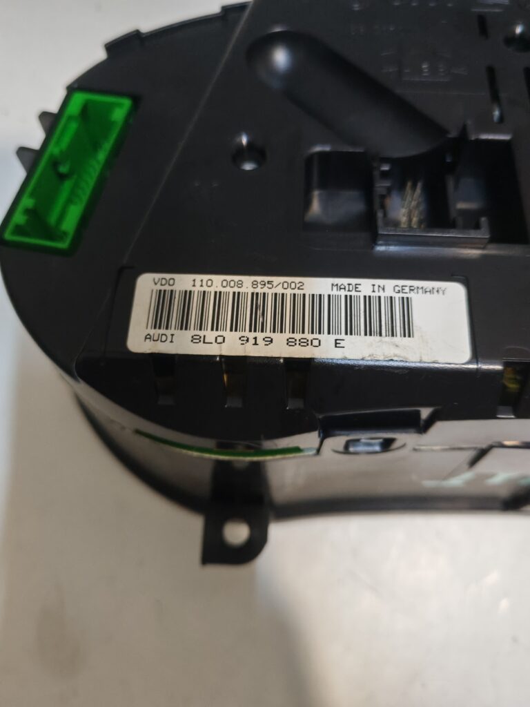 Kilométeróra AUDI A3 8l 8l0919880e
