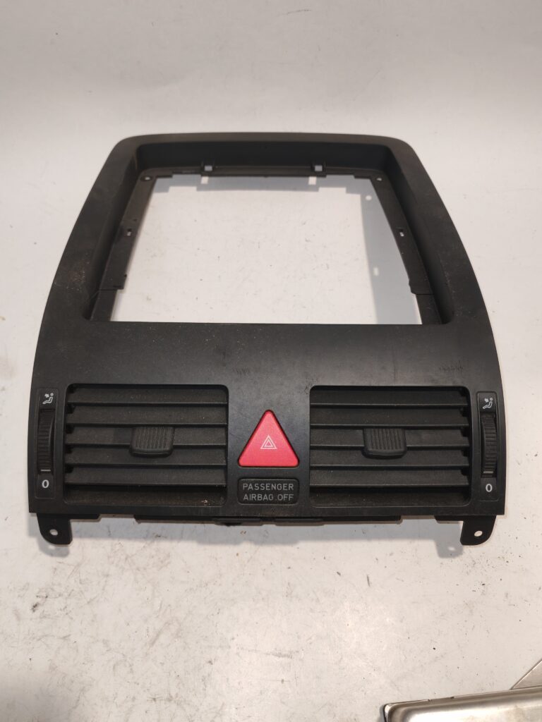 Műszerfal szellőző rács középső VW Touran