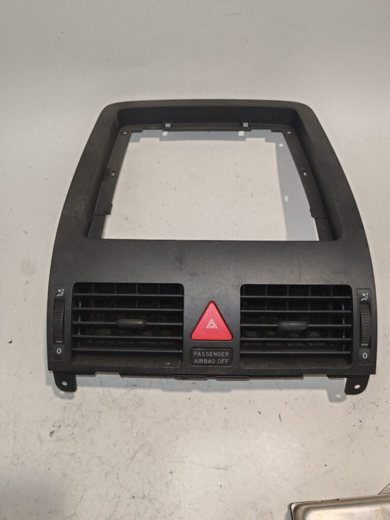 Műszerfal szellőző rács középső VW Touran