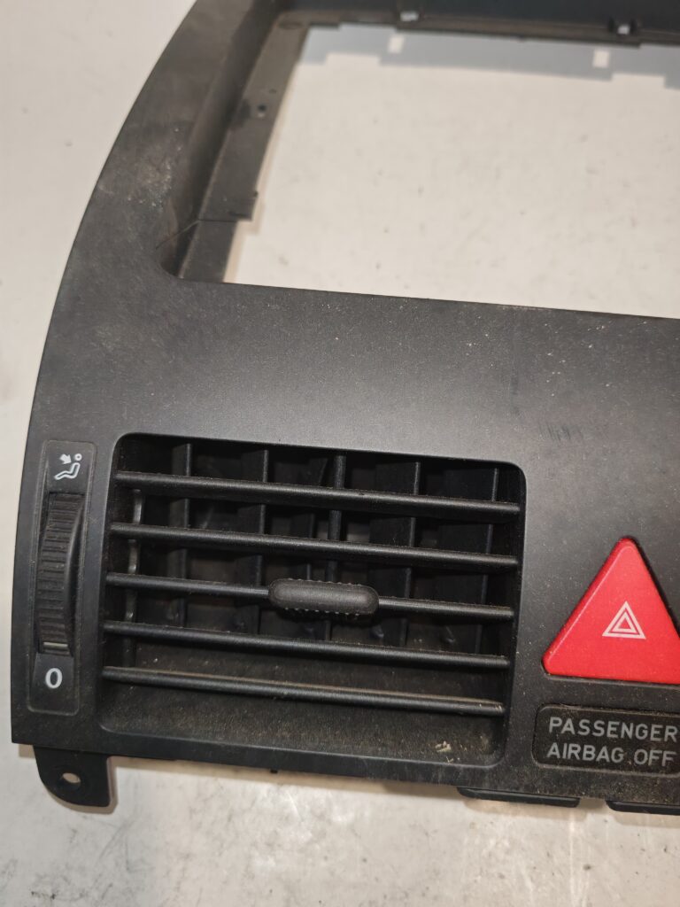 Műszerfal szellőző rács középső VW Touran