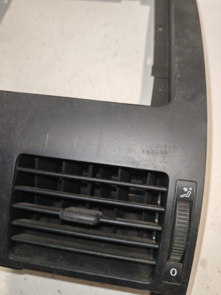 Műszerfal szellőző rács középső VW Touran