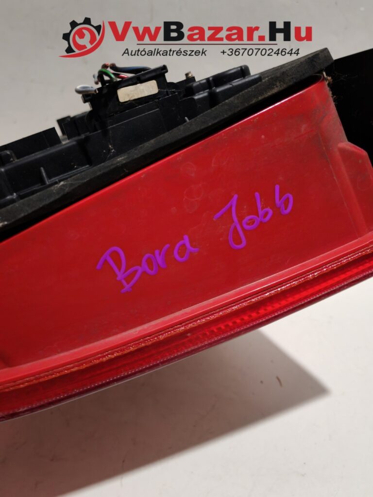 Hátsó lámpa jobb VW Bora 89071614