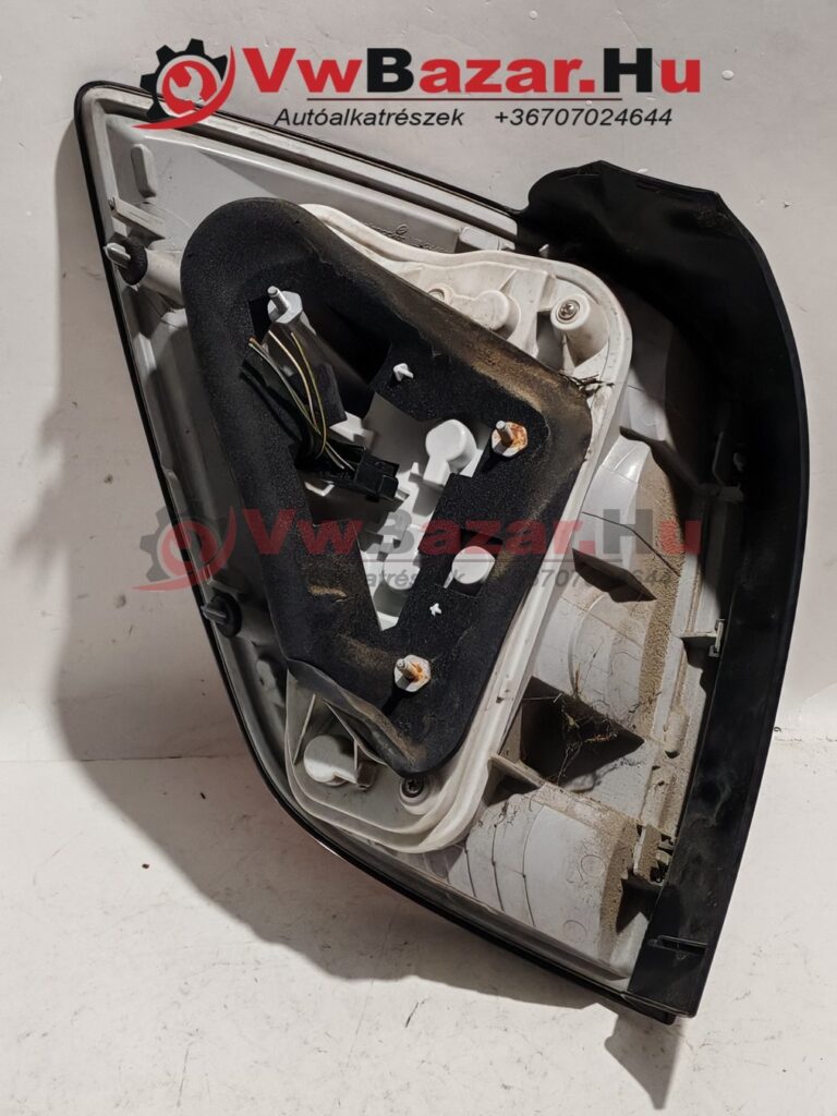 Hátsó lámpa jobb OPEL Astra H kombi 13223674
